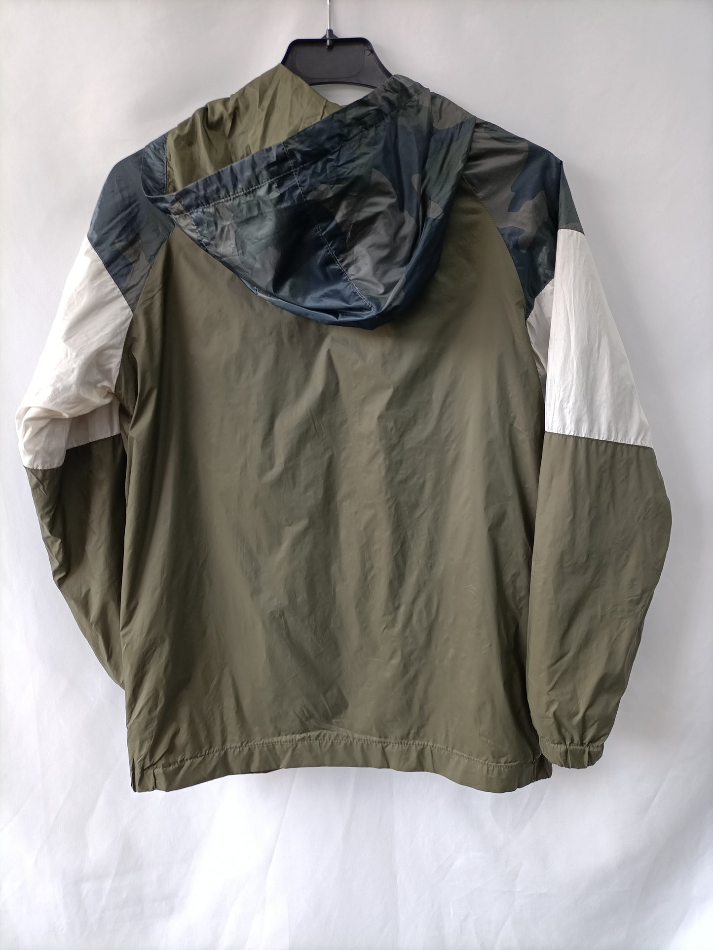 MANGO. Thin windbreaker, size 11-12 years