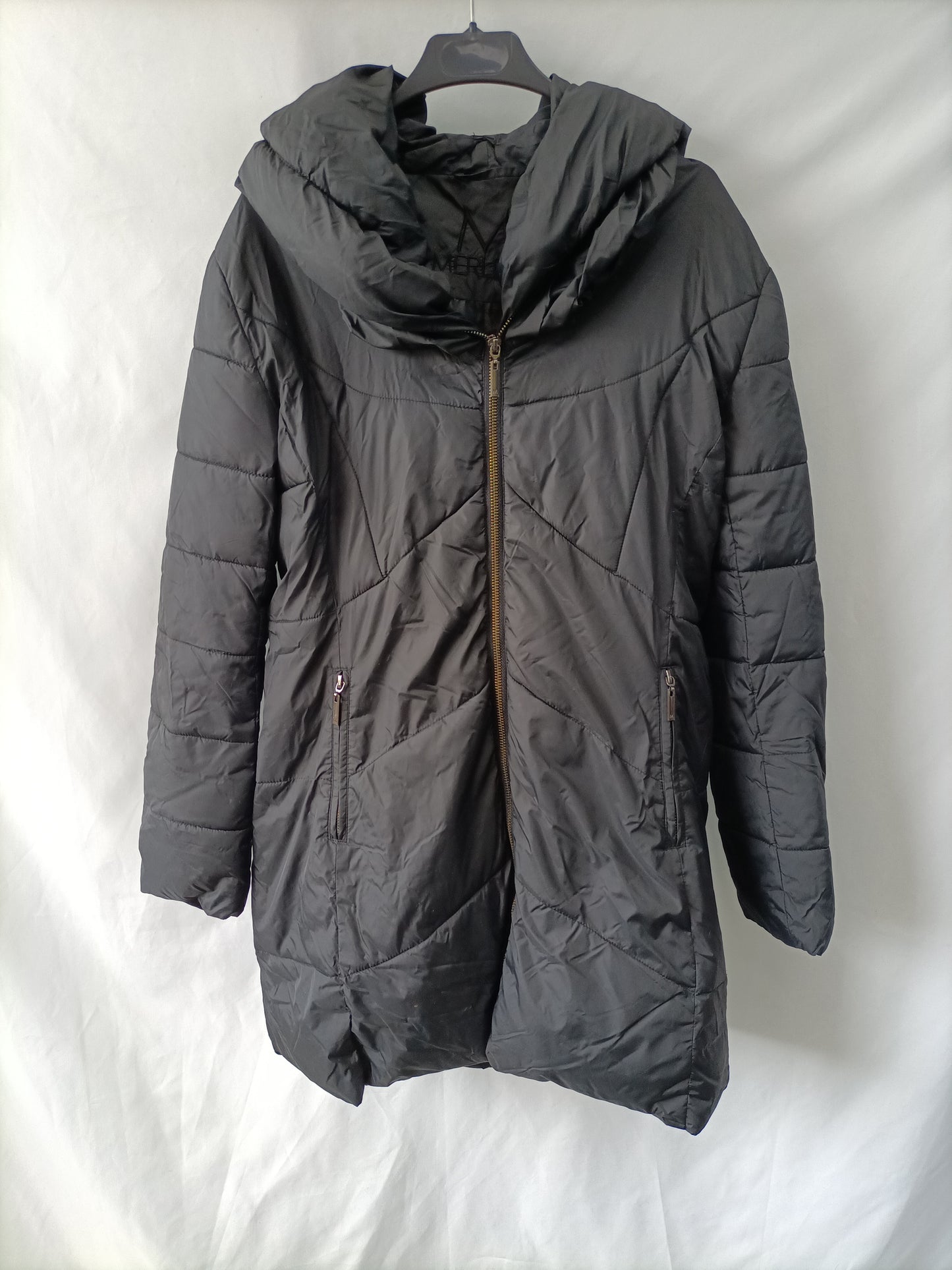 MERLETTI. Black feathers Tu(m)