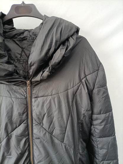 MERLETTI. Black feathers Tu(m)