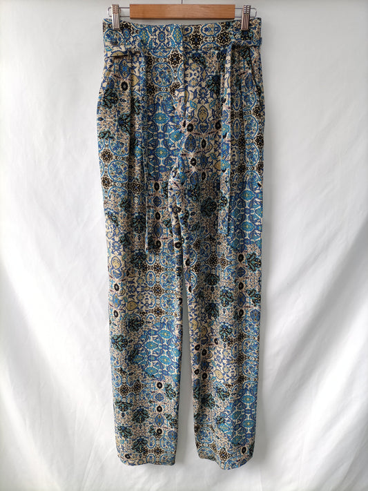 ZARA. Straight-leg trousers with a printed T.xs
