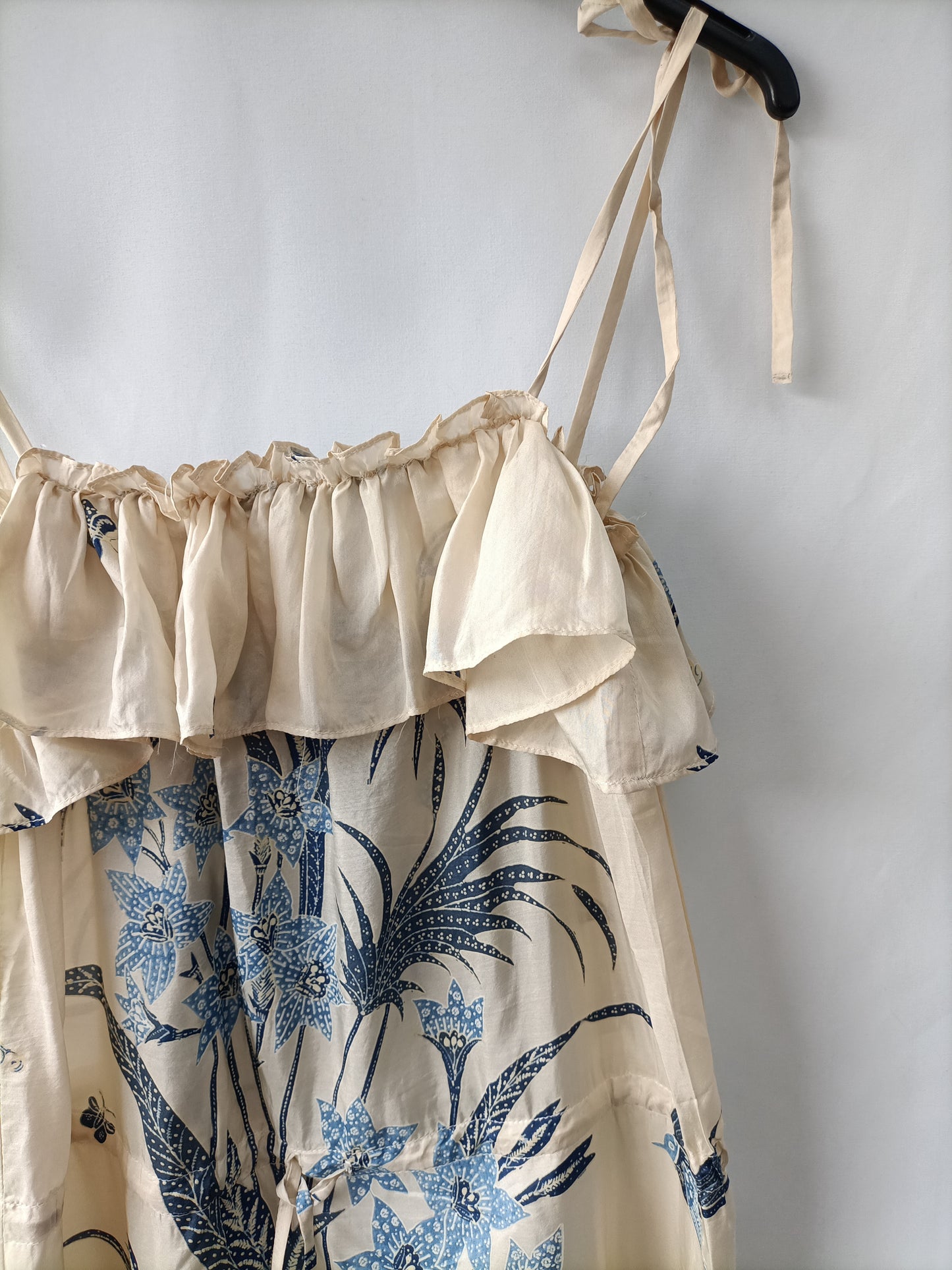 ZARA. Vestido beige flores. T.xs