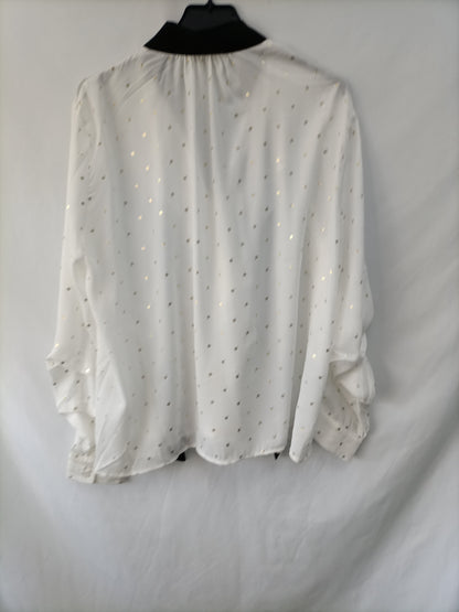 SWEEWË. Blusa blanca tréboles T.m