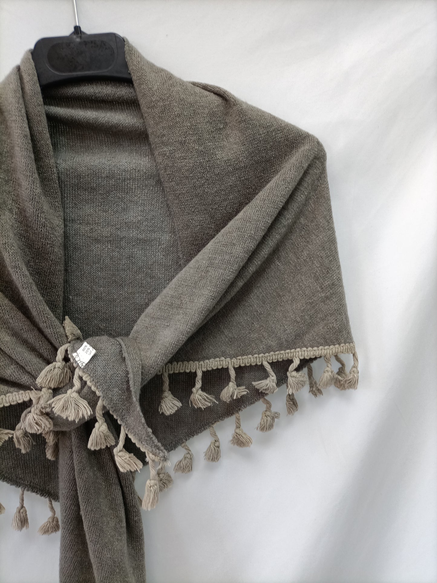 OTRAS. Chal de punto gris