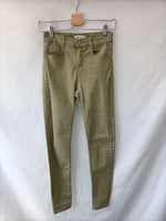 PULL&BEAR. Pantalón verde T.36 (32)