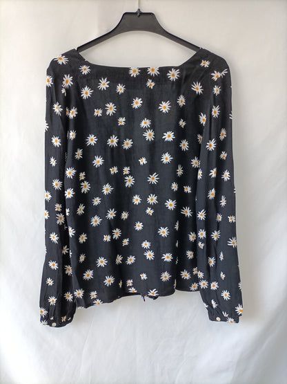 LEFTIES. Blusa negra margaritas T.s