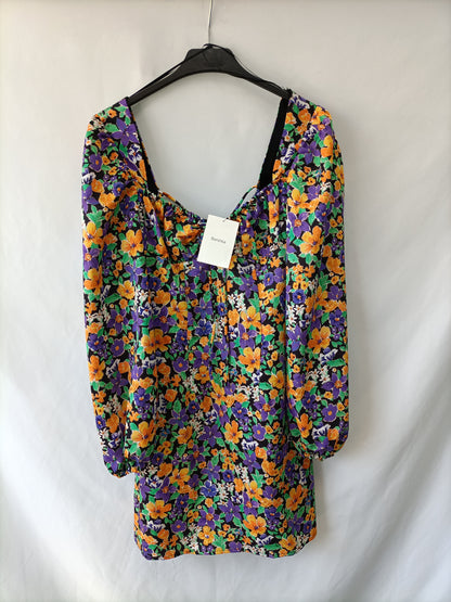 BERSHKA. Vestido corto flores T.m