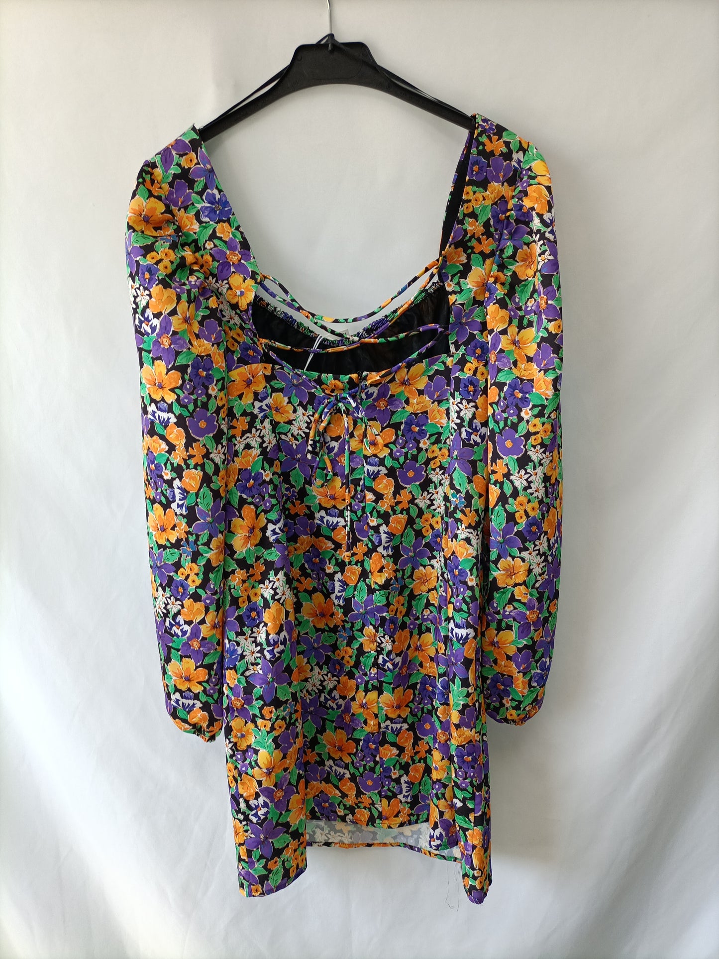 BERSHKA. Vestido corto flores T.m