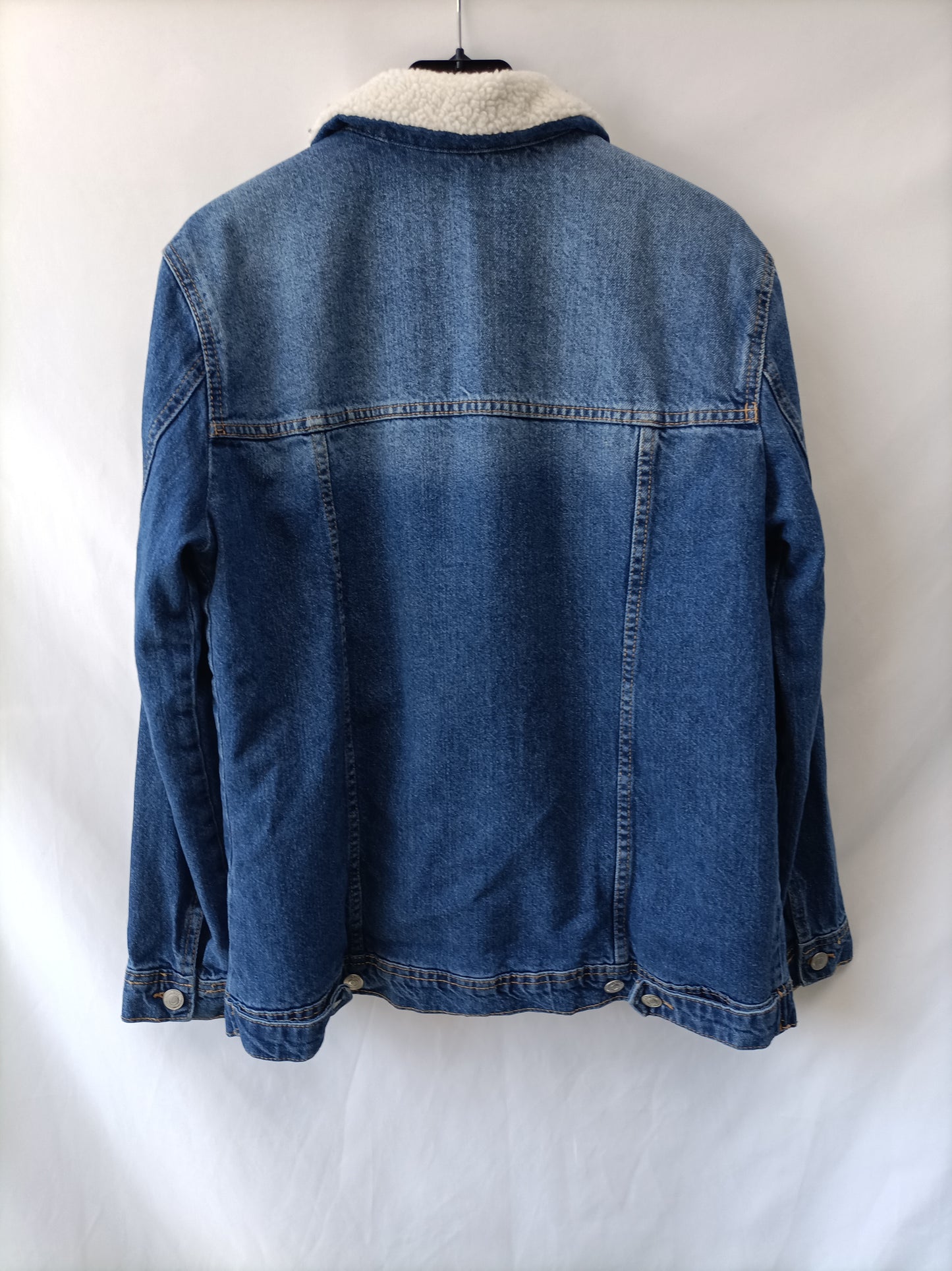 STRADIVARIUS. Cazadora vaquera borrego T.s