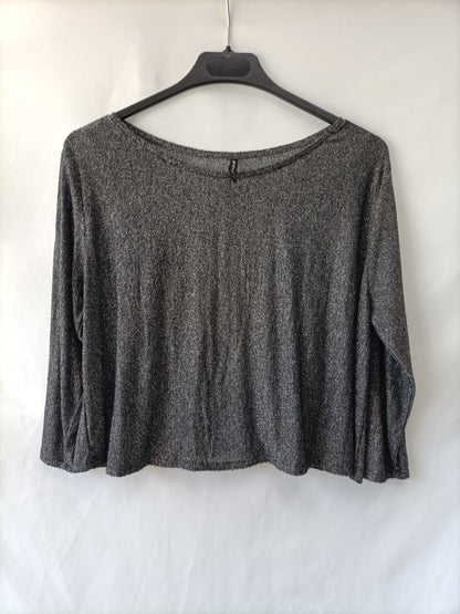 STRADIVARIUS. Top negro hilos T.l