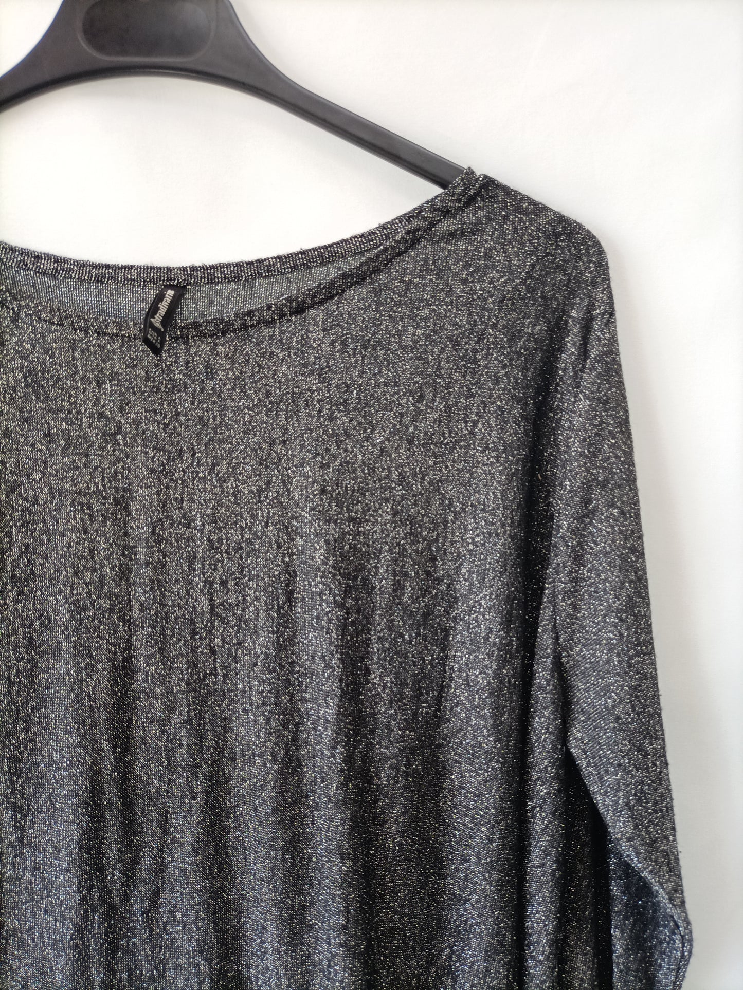 STRADIVARIUS. Top negro hilos T.l