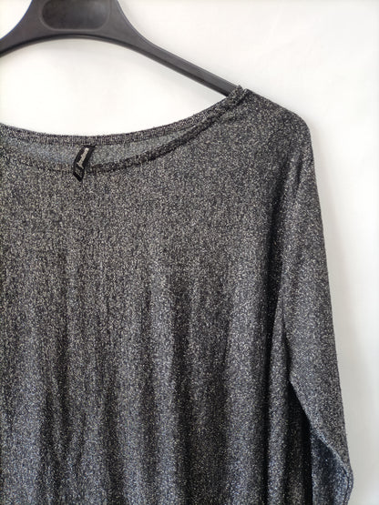 STRADIVARIUS. Top negro hilos T.l