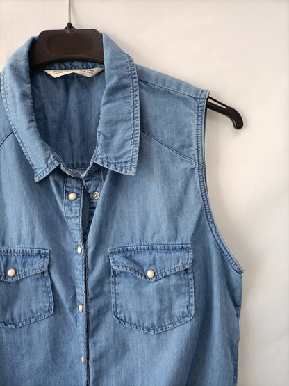 BERSHKA. Sleeveless denim blouse Tm