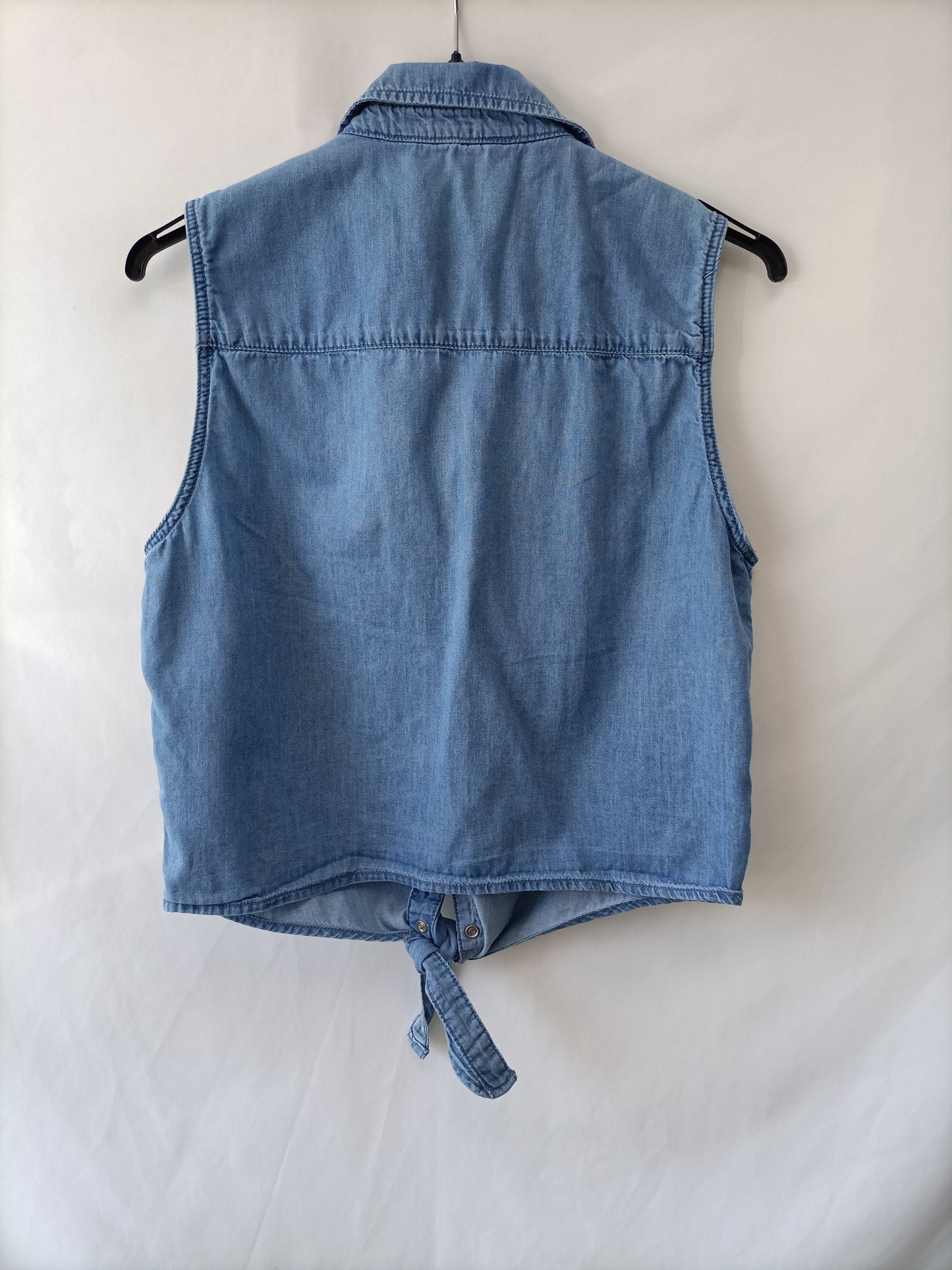 BERSHKA. Sleeveless denim blouse Tm