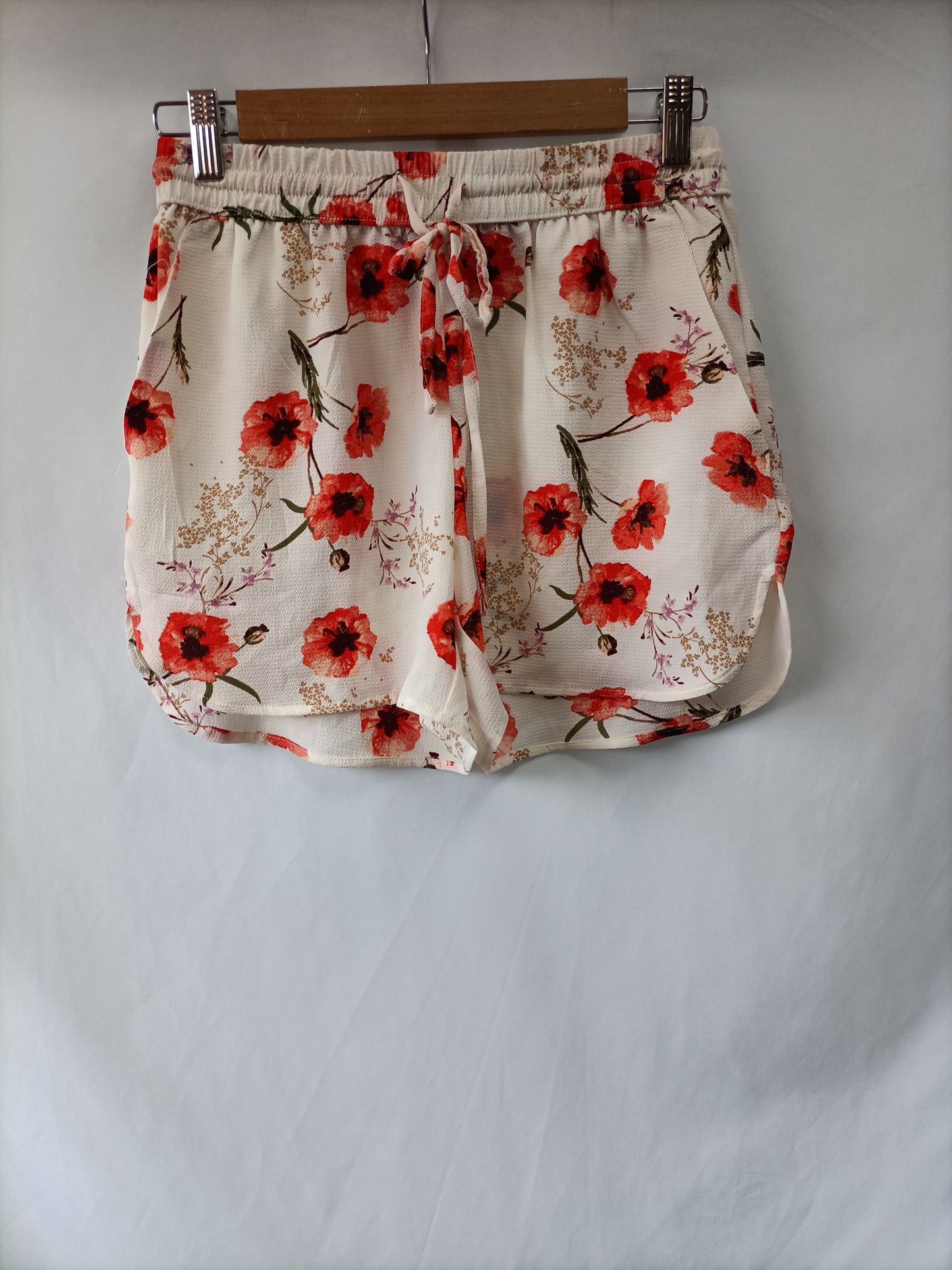 VERO MODA. Shorts flores T.S