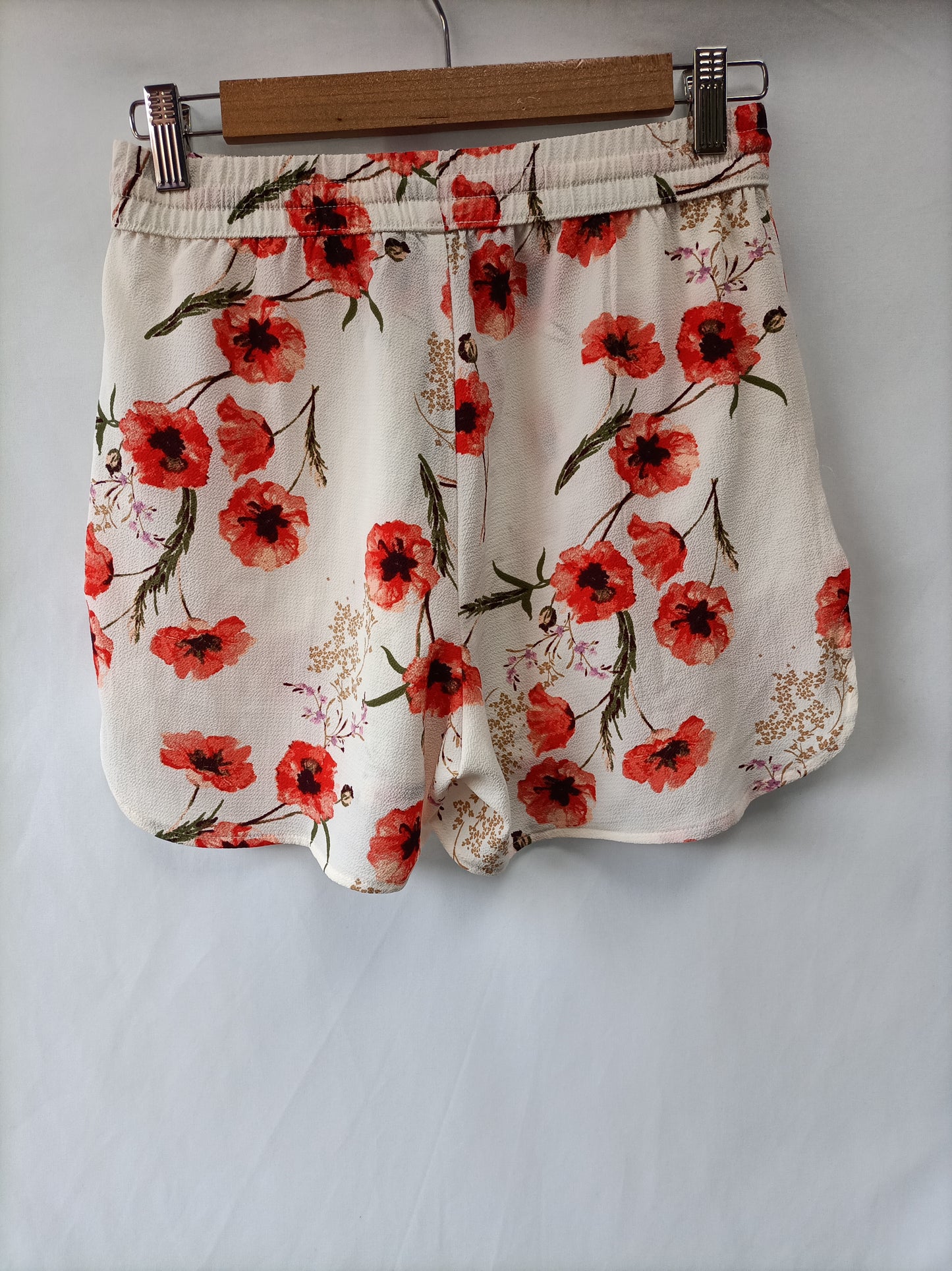 VERO MODA. Shorts flores T.S