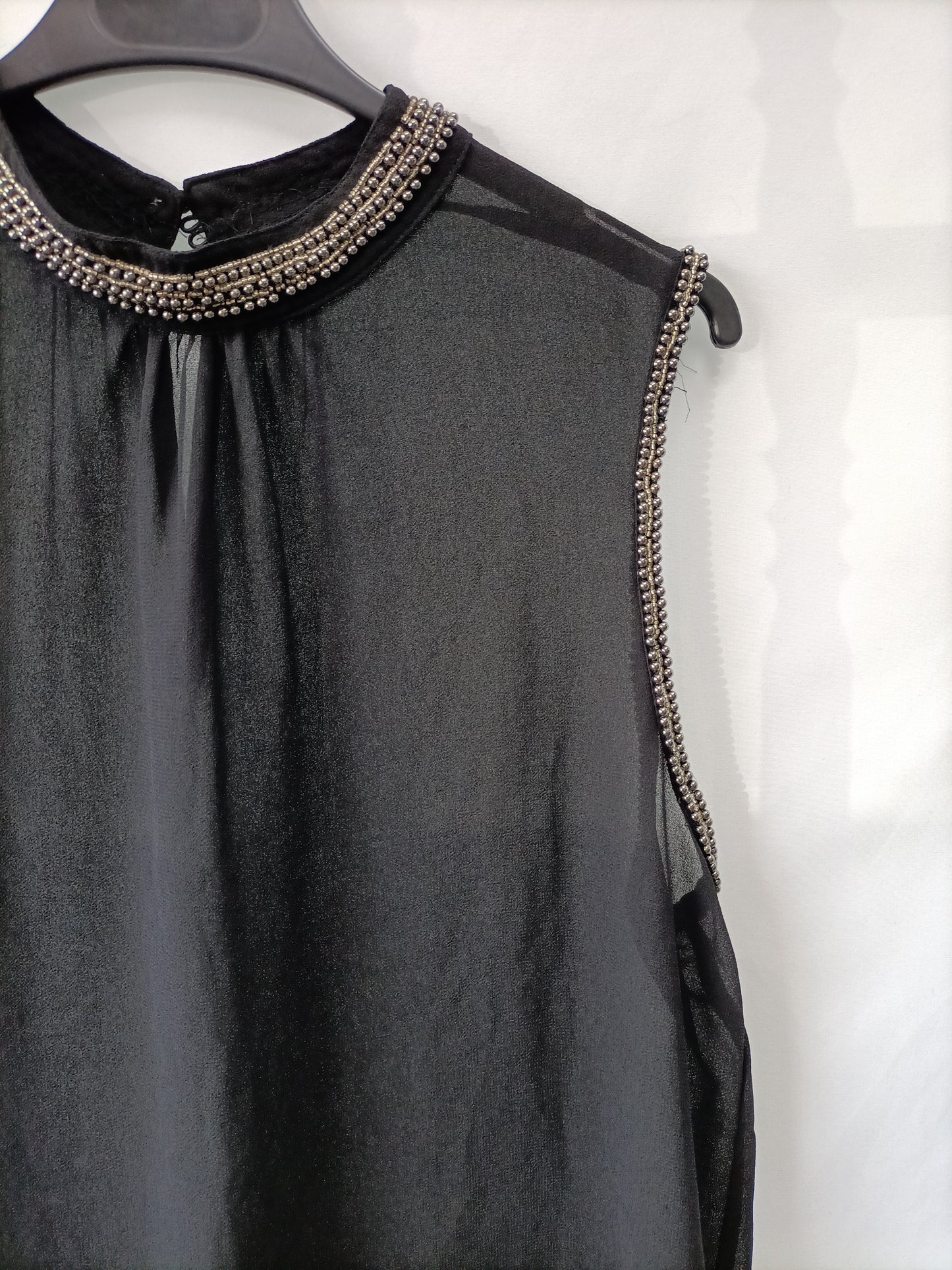 ONLY. Blusa negra pedrería T.38