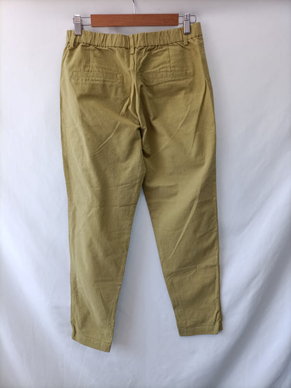 ZARA. Pantalón verde T.m