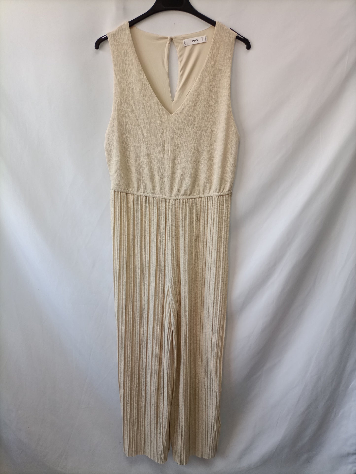 MANGO. Mono beige plisado T.m