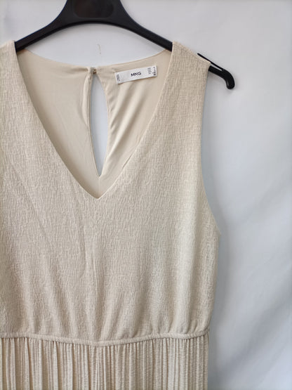 MANGO. Mono beige plisado T.m
