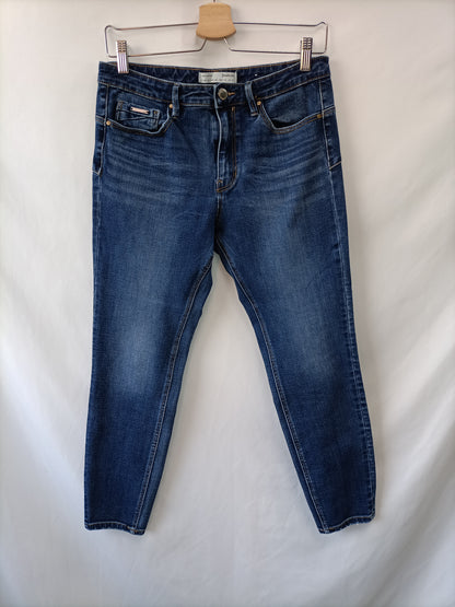 STRADIVARIUS. Pantalón vaquero T.40