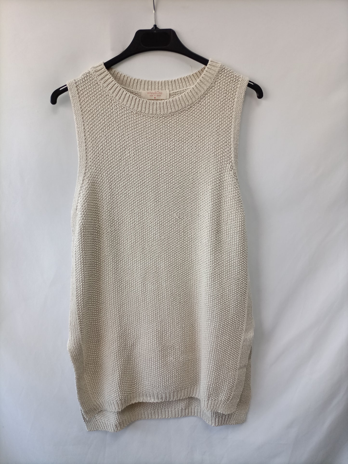 WHITE&ONE. Chaleco punto beige T.m