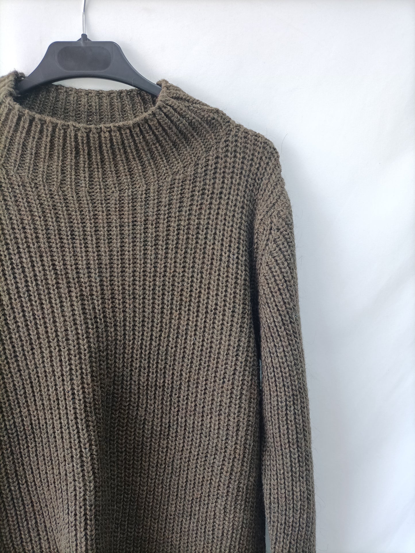 OTHERS. Green knitted sweater Tu(m)