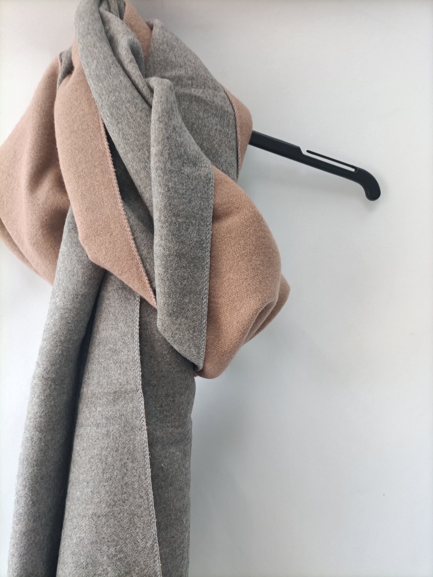 OTHERS. Two-tone scarf