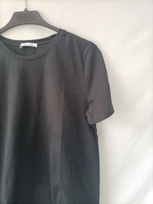 ZARA. Camiseta básica negra T.m