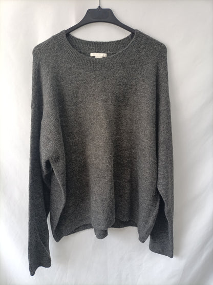 H&amp;M. Flowy grey sweater Tm