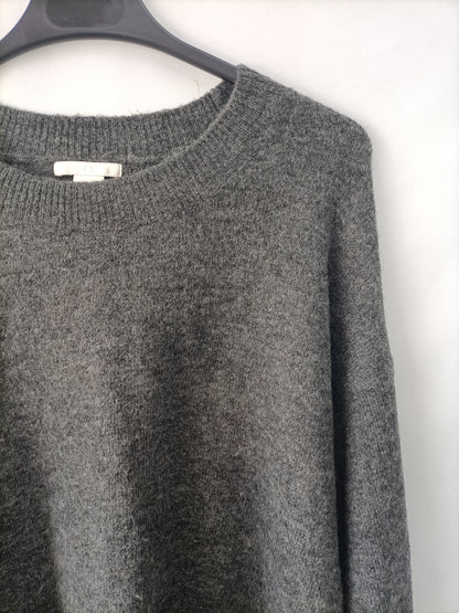 H&amp;M. Flowy grey sweater Tm