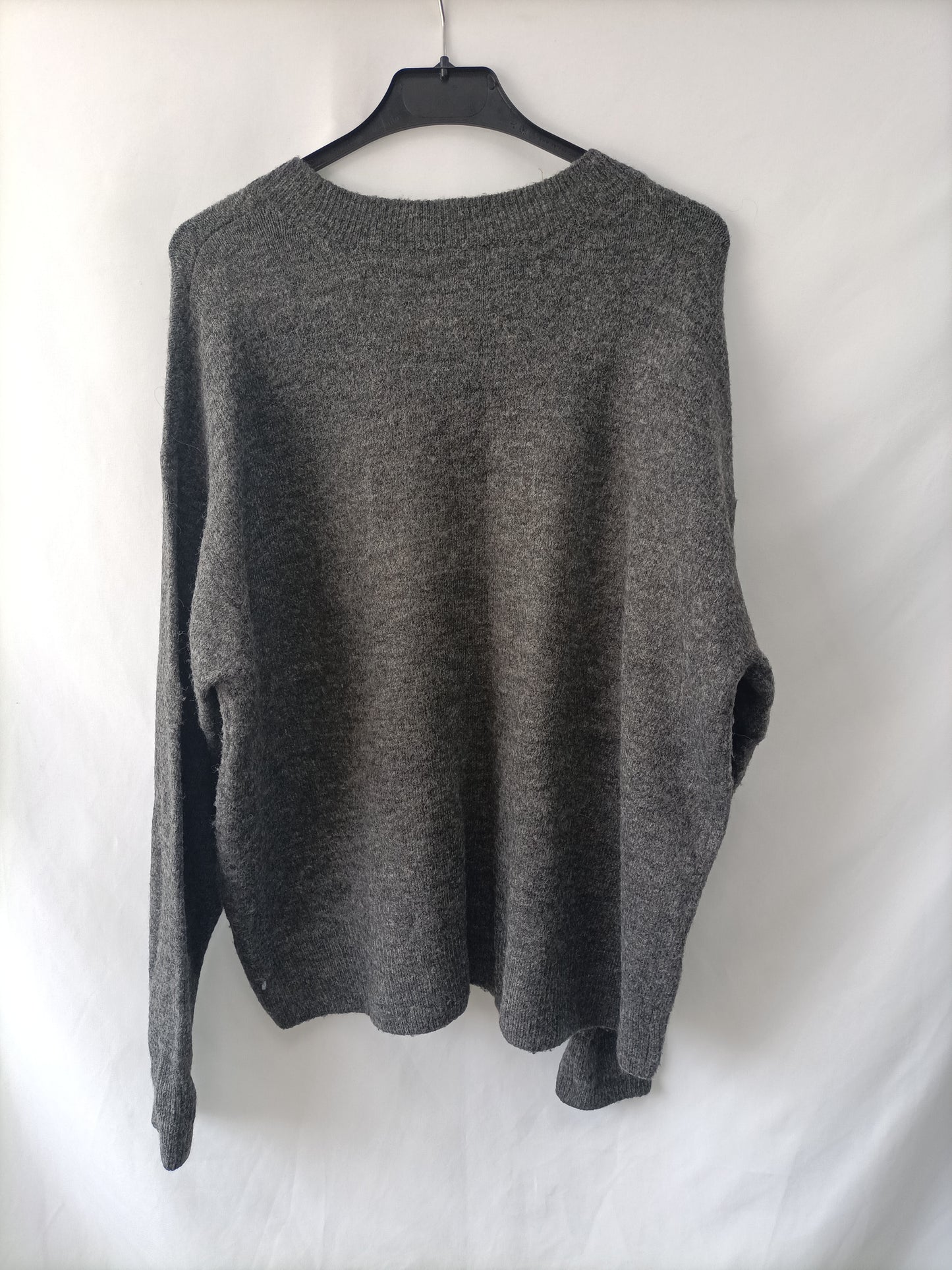 H&amp;M. Flowy grey sweater Tm