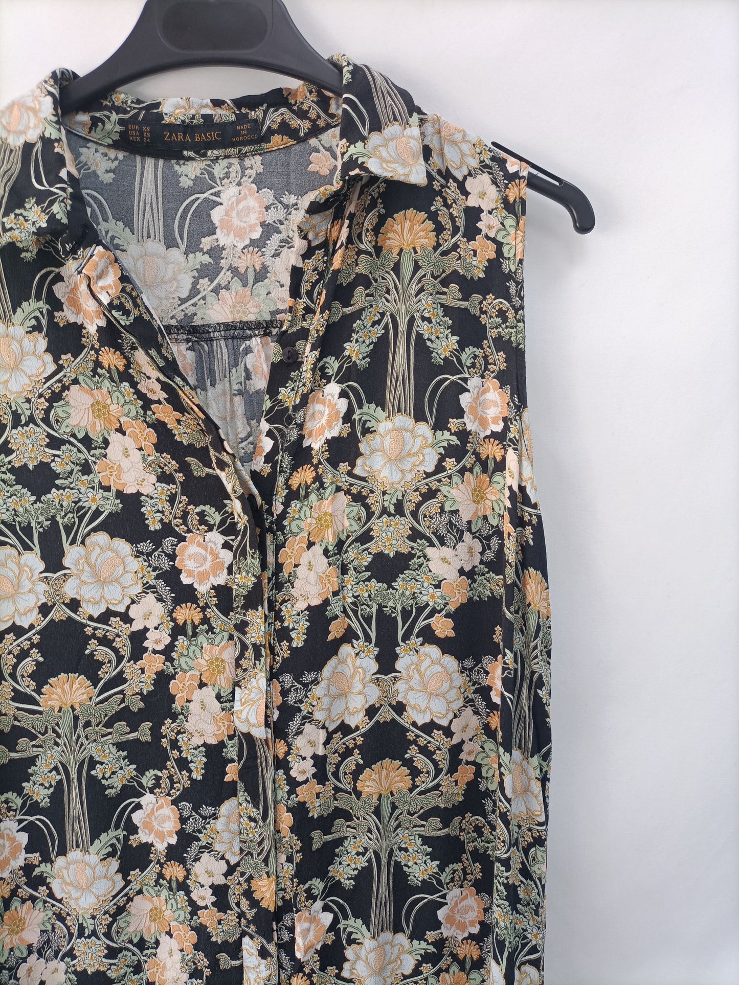 ZARA. Long floral blouse T.xs