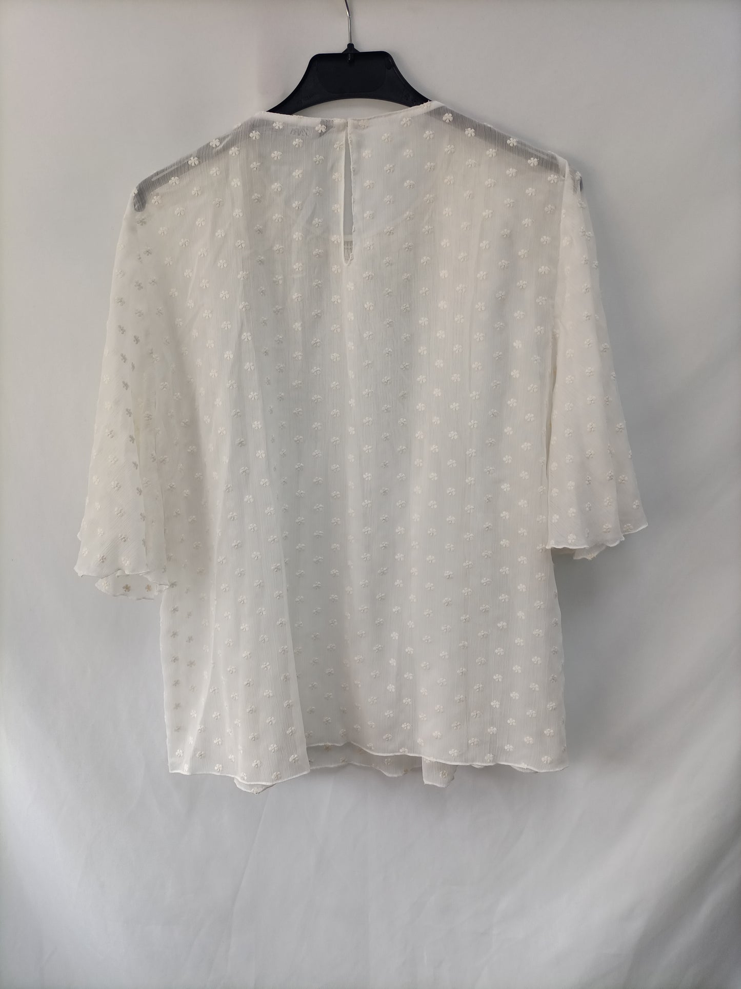 ZARA. Off-white plumeti blouse Tl