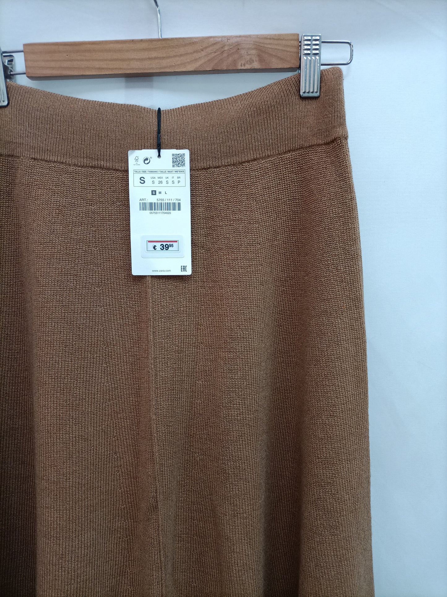 ZARA. Falda punto midi T.s