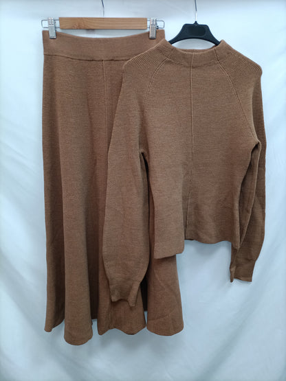 ZARA. Falda punto midi T.s