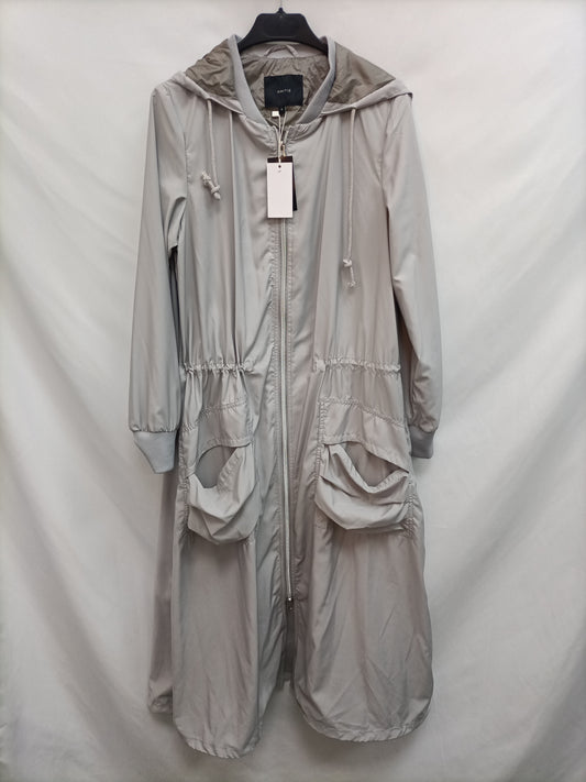 AMITE. Cortavientos gris largo  T.s