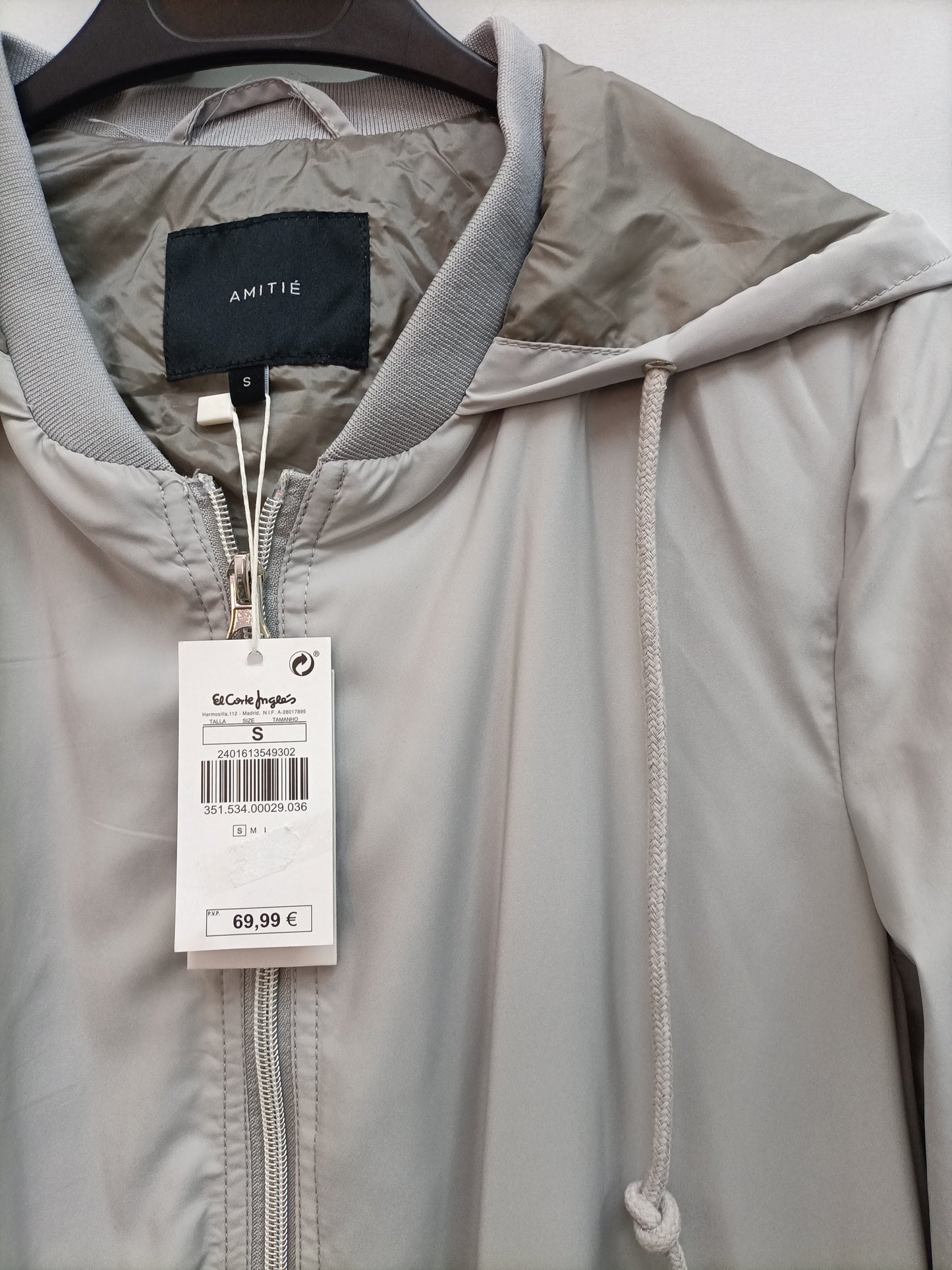 AMITE. Cortavientos gris largo  T.s