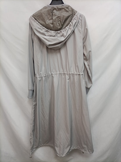 AMITE. Cortavientos gris largo  T.s