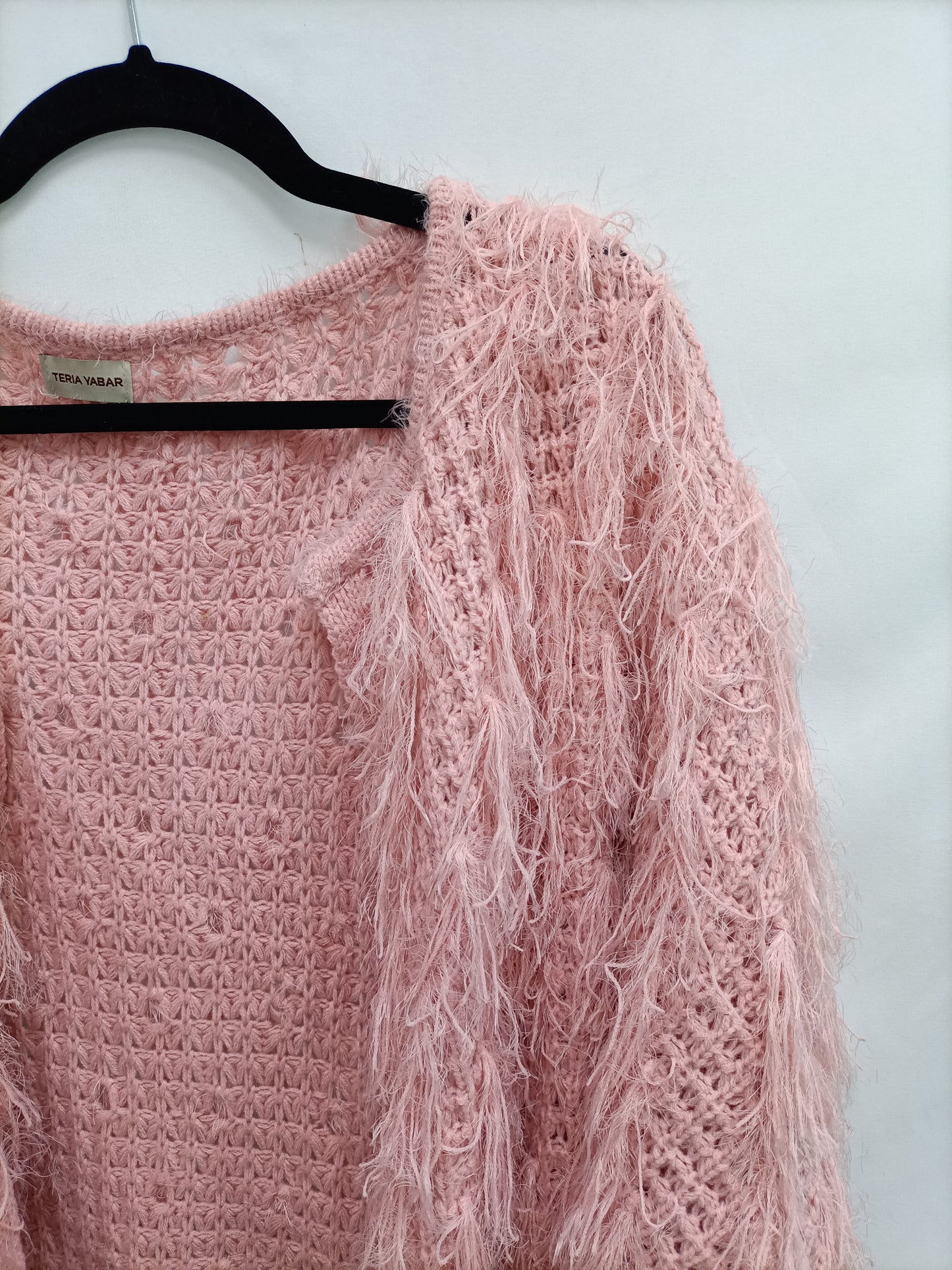 TERIA YABAR. Pink fringed cardigan Tu(m)