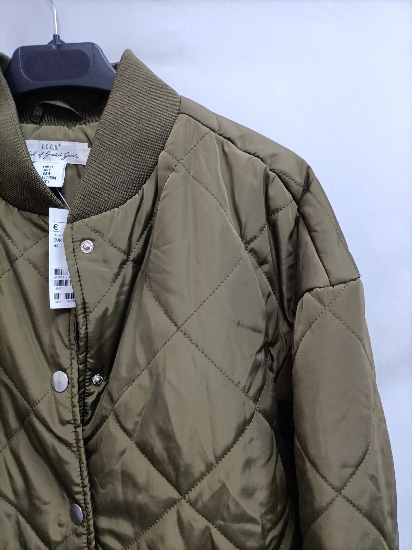 H&M. Plumas verde corto T.34