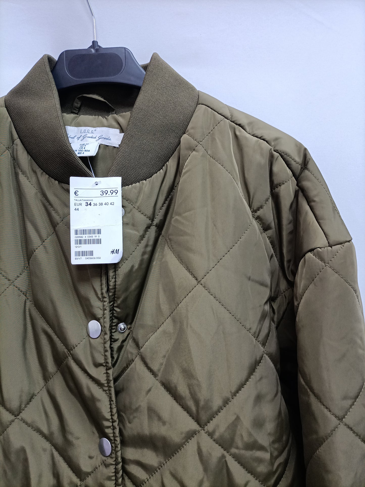 H&M. Plumas verde corto T.34