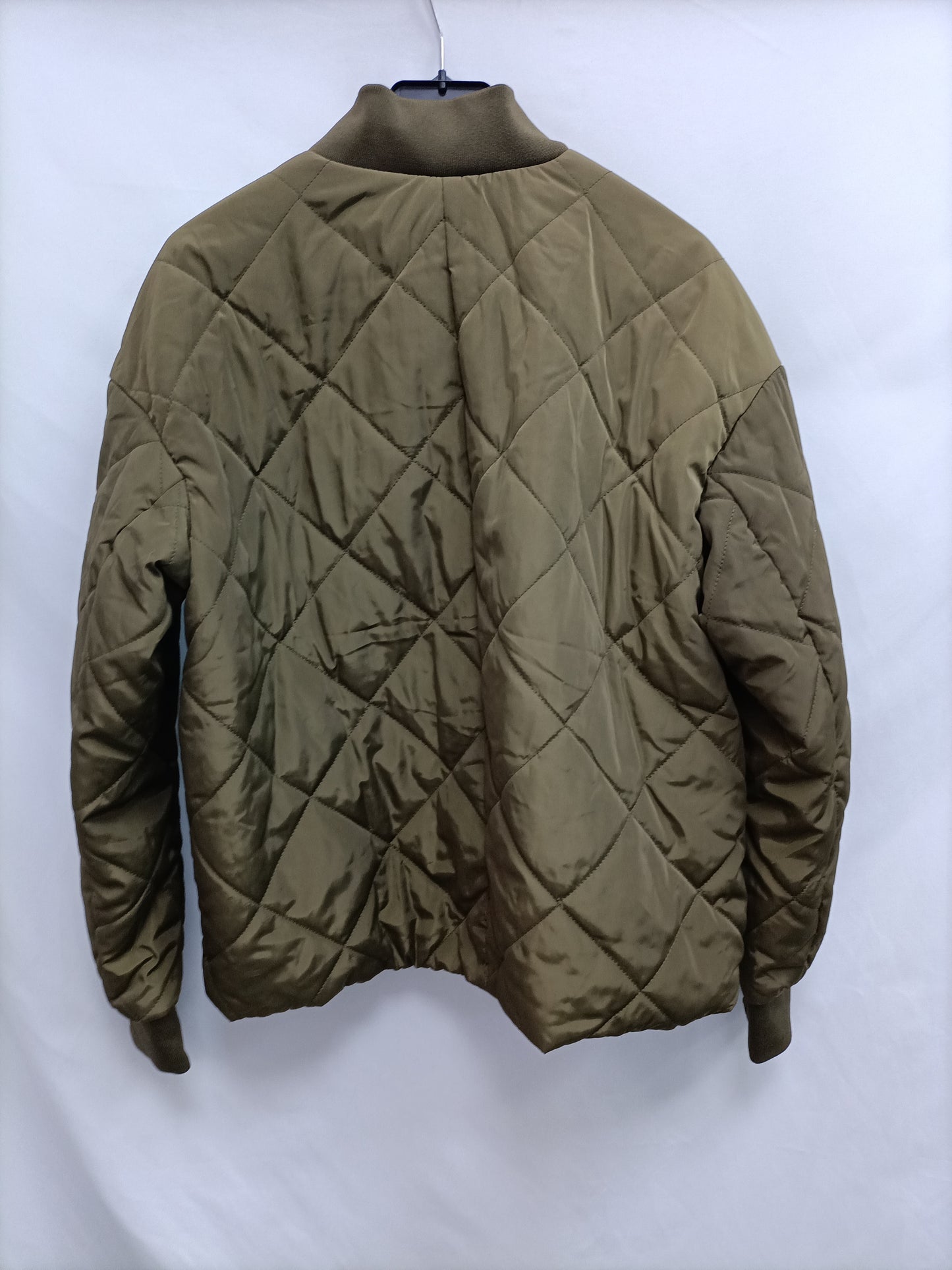 H&M. Plumas verde corto T.34