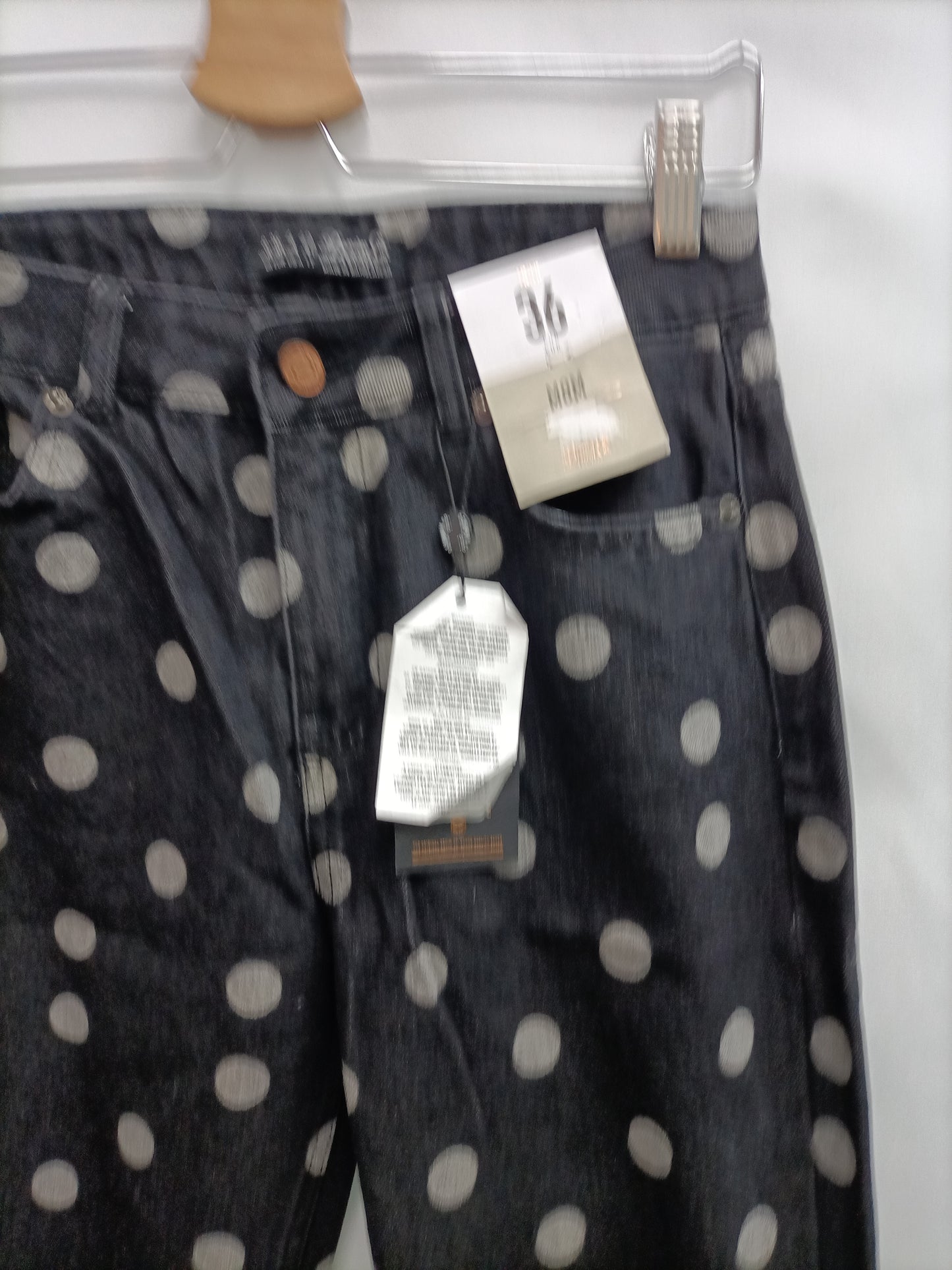 PRIMARK. Pantalón negro lunares T.36