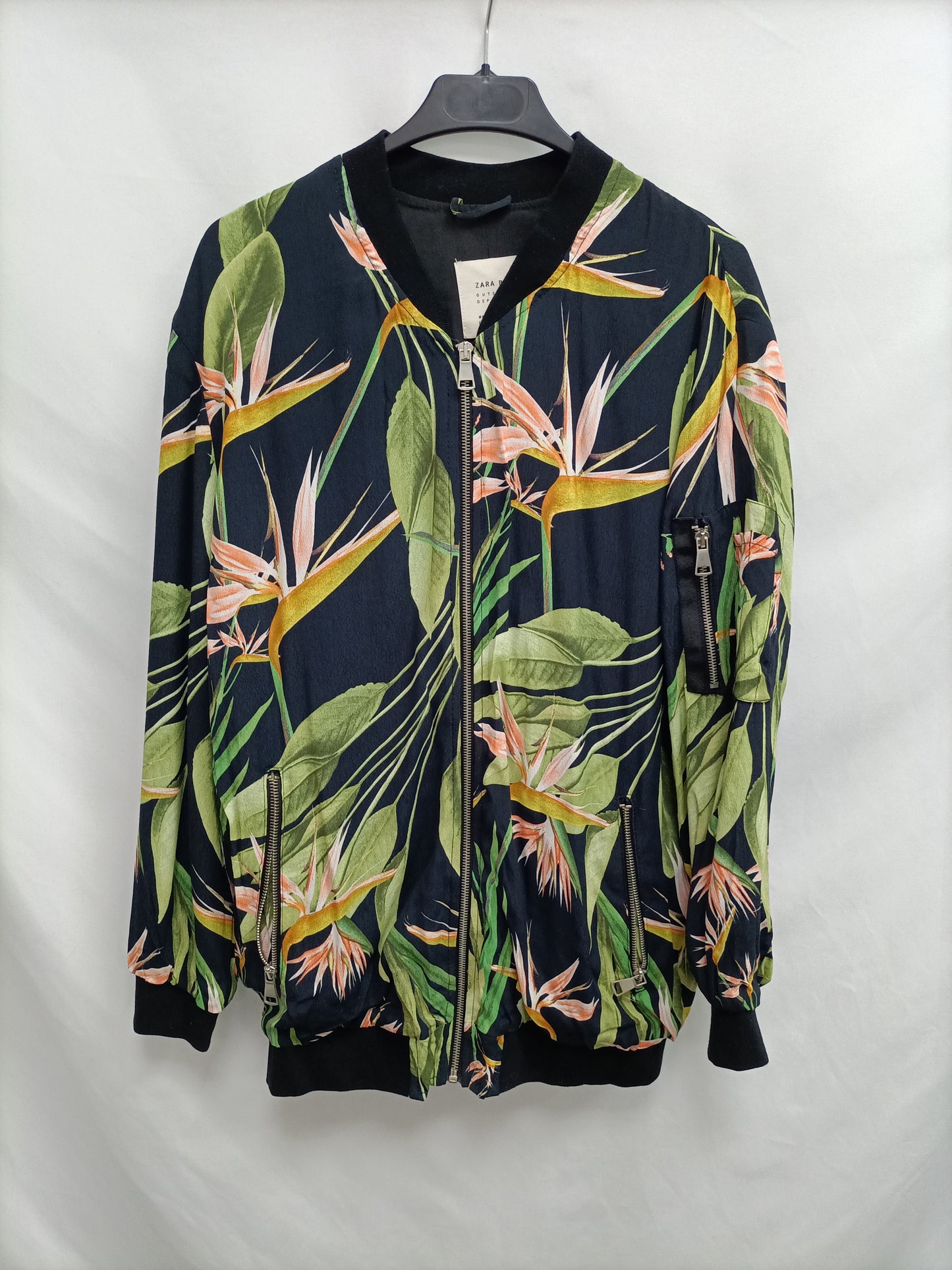 ZARA. Bomber hojas larga T.xs