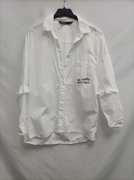 ZARA. White shirt with ruffled sleeves T.xs