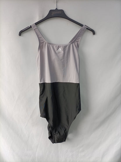 ADIDAS. Bañador deportivo T.40