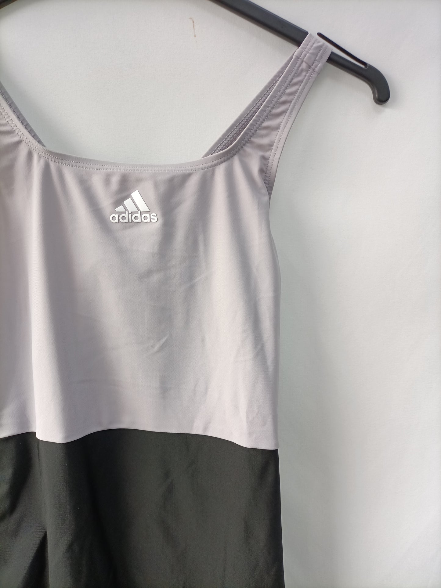 ADIDAS. Bañador deportivo T.40