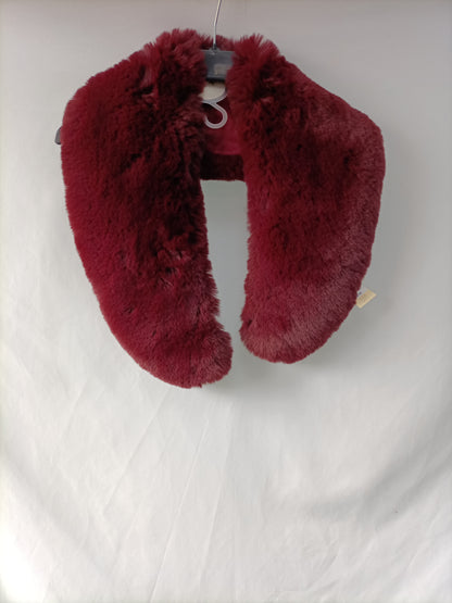 PRIMARK. Burgundy fur collar