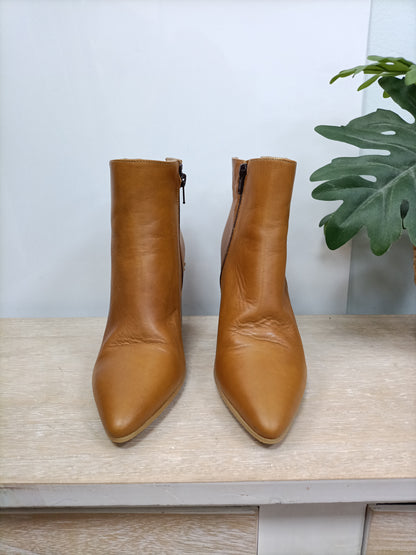 OLE MORENA. Botines Mostaza T.39