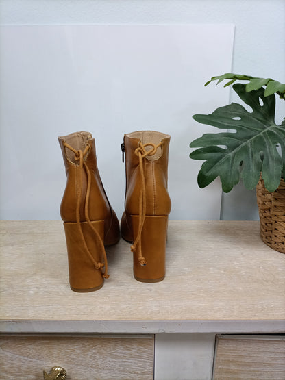 OLE MORENA. Botines Mostaza T.39